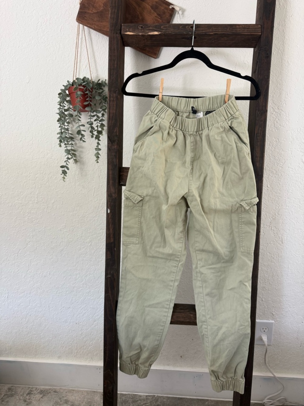 H&M Olive Green Elastic Waist Cargo Pants 100% cotton